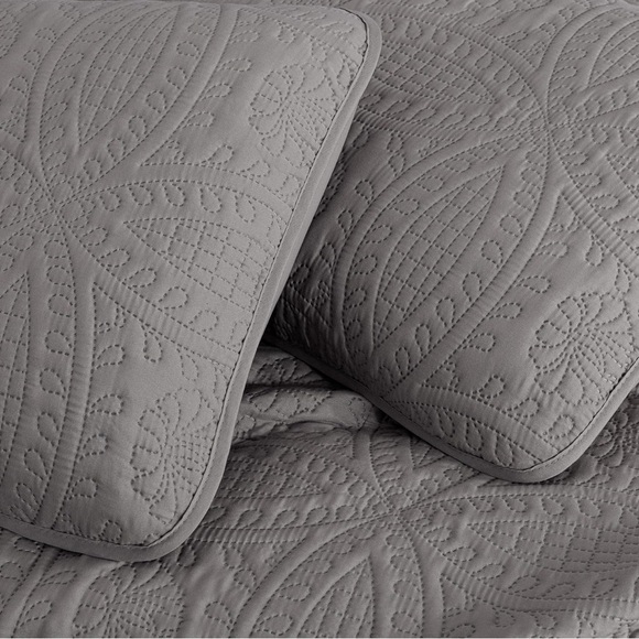 Chezmoi Collection Austin 3Piece Oversized
Bedspread Coverlet Set Queen Gray New - Picture 8 of 9